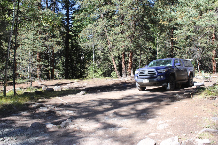 FaB　 山脈の基部 / Base of the Mountain Rainbow Foil》《日》[汎用]山脈の基部/[Generic]Base of the Mountain